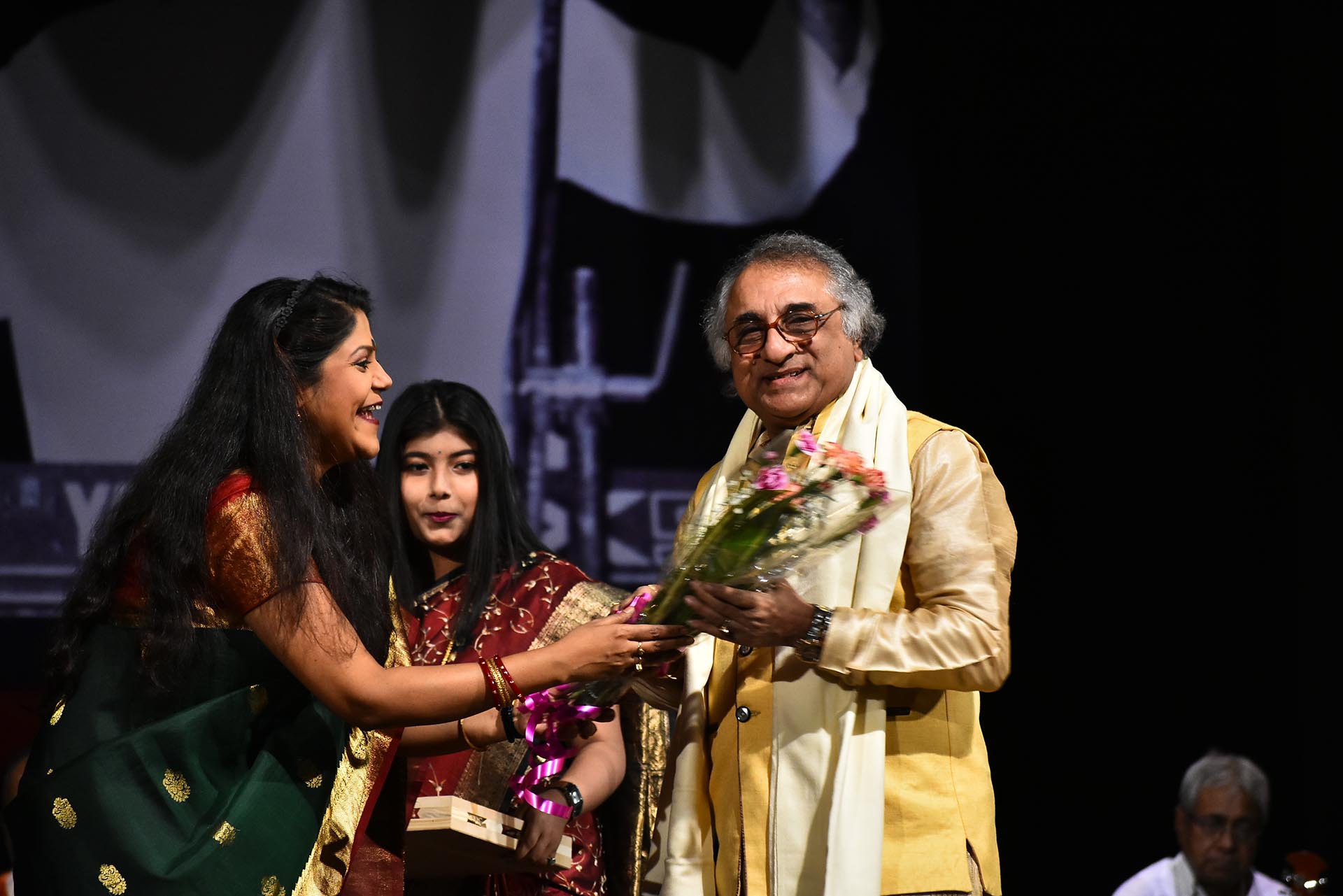 Sri Kalyan Sen Barat being felicitated by Smt Antara Chowdhury